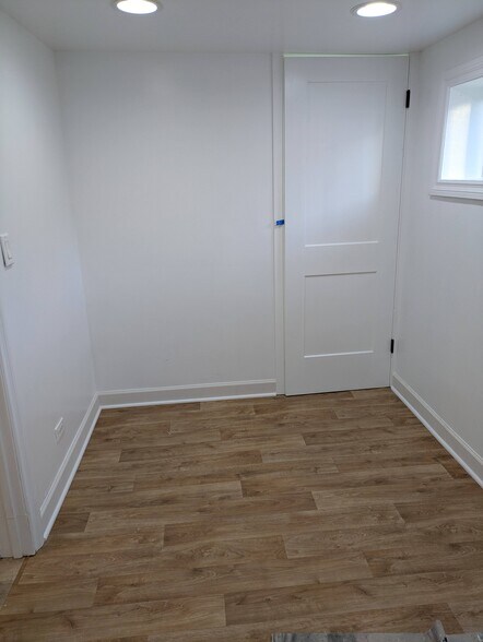 back bedroom - 3139 W Leland Ave