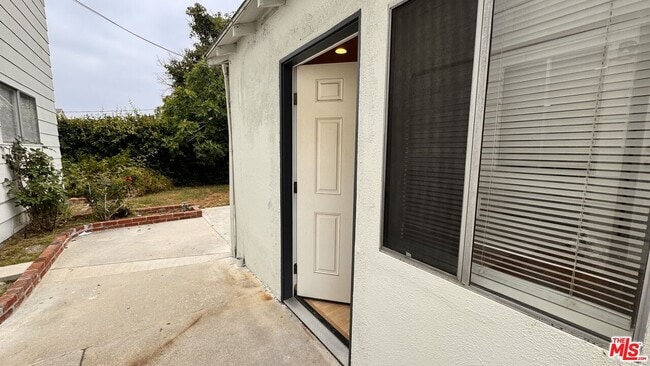 Building Photo - 410 N Frederic St