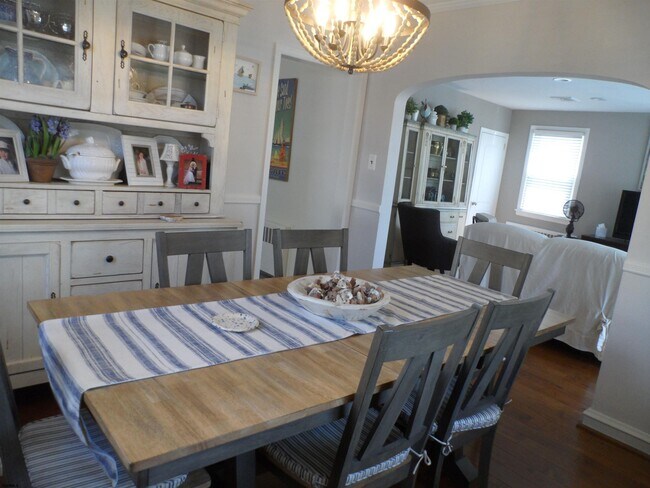 Building Photo - 205 N Essex Ave