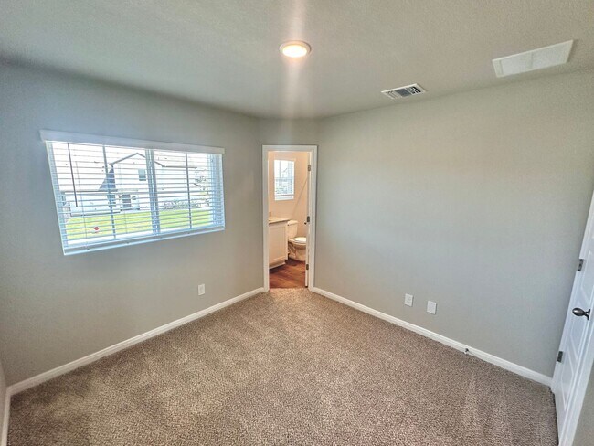 Building Photo - Luxury 2-Story, 3-Bed/ 2.5-Bath Duplex in ...