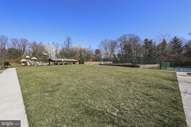 Building Photo - 217 Highland Ridge Ave