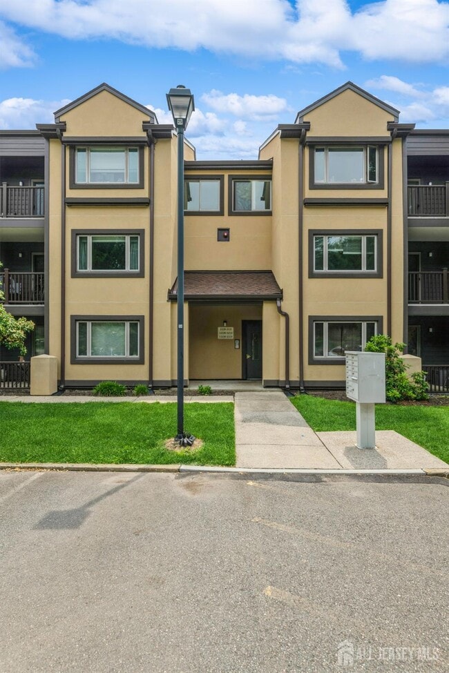 Building Photo - 3328 Sayre Dr