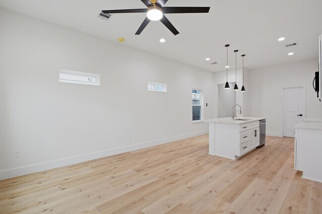 Building Photo - 3320 Francis St