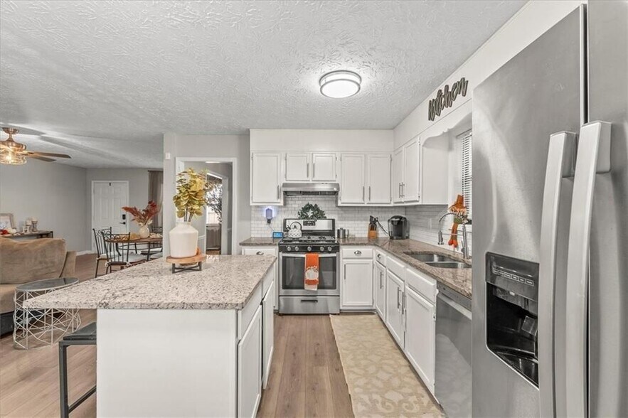 Building Photo - 4041 Woodbridge Ct