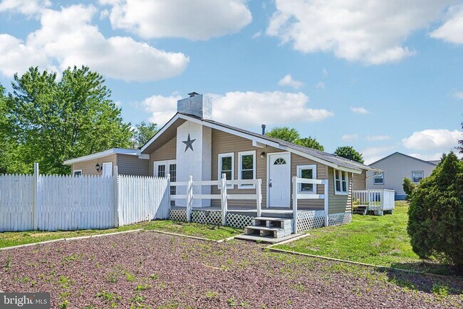 Building Photo - 144 E Arbor Ave