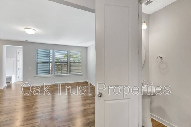 Building Photo - 113 Summer Tanager Dr