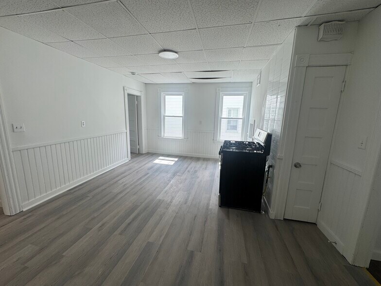 Building Photo - 25 Wyman St
