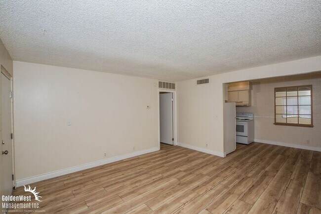 Building Photo - Cozy 1Bdm 1Ba Apartment with Pool Access in Central Las Vegas - MI Special