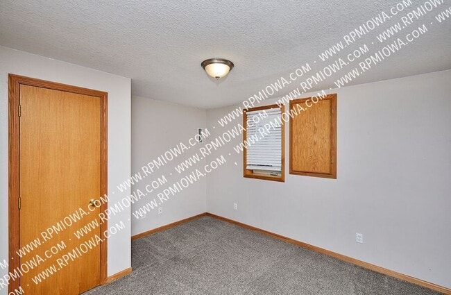 Building Photo - 1913 NW Pleasant St