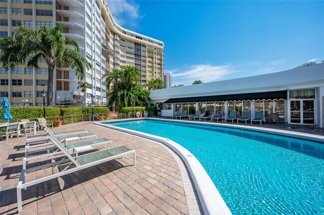 Building Photo - 100 Golden Isles Dr