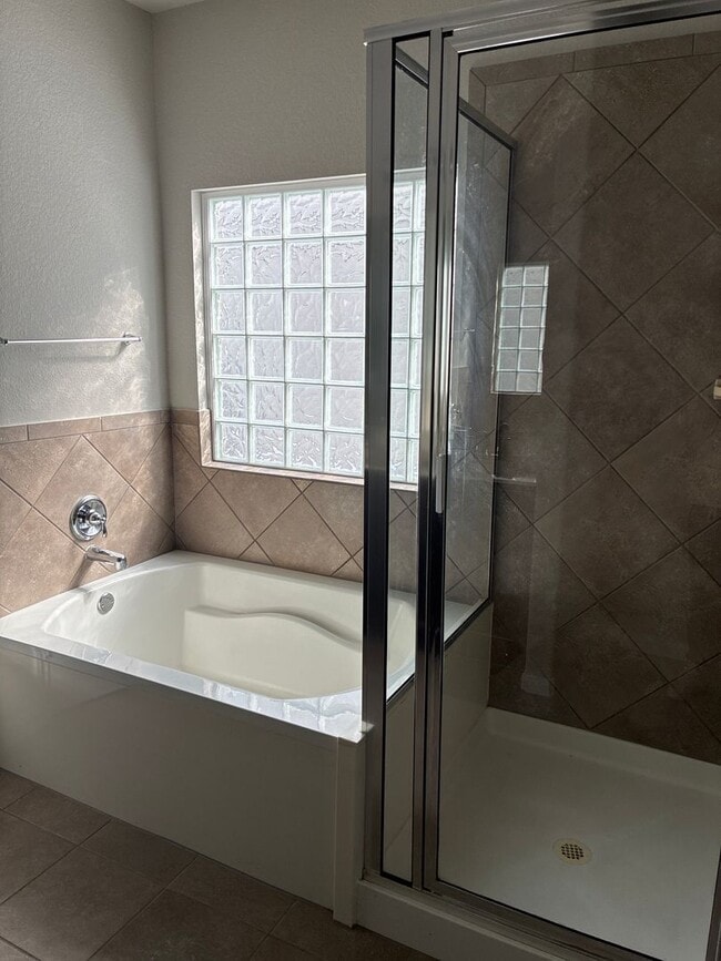 Building Photo - Beautiful 3BR 2.5BA Home w/ Community Pools and Trails • Granite Counters • Detached 2-Car in  Tu...