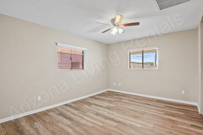 Building Photo - PET FRIENDLY POOL HOME