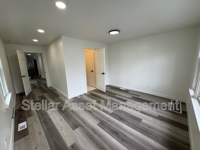Building Photo - 2824 York Ave