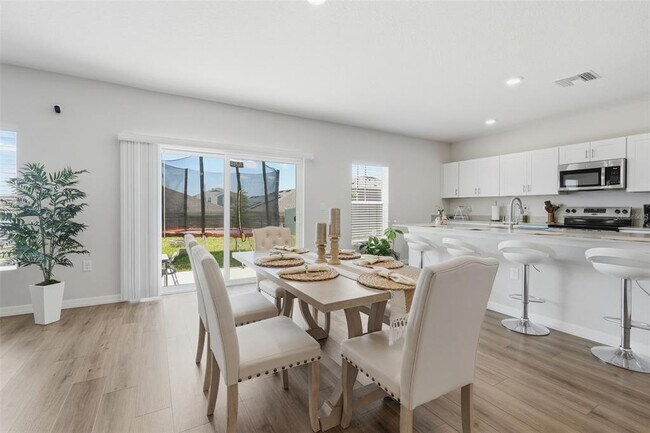 Building Photo - 1330 Current Pl