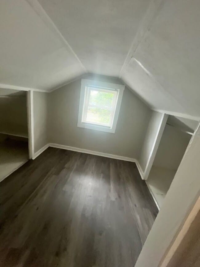 Building Photo - Welcome to 1161 Lincoln! 2 bedrooms & 1.5 bths