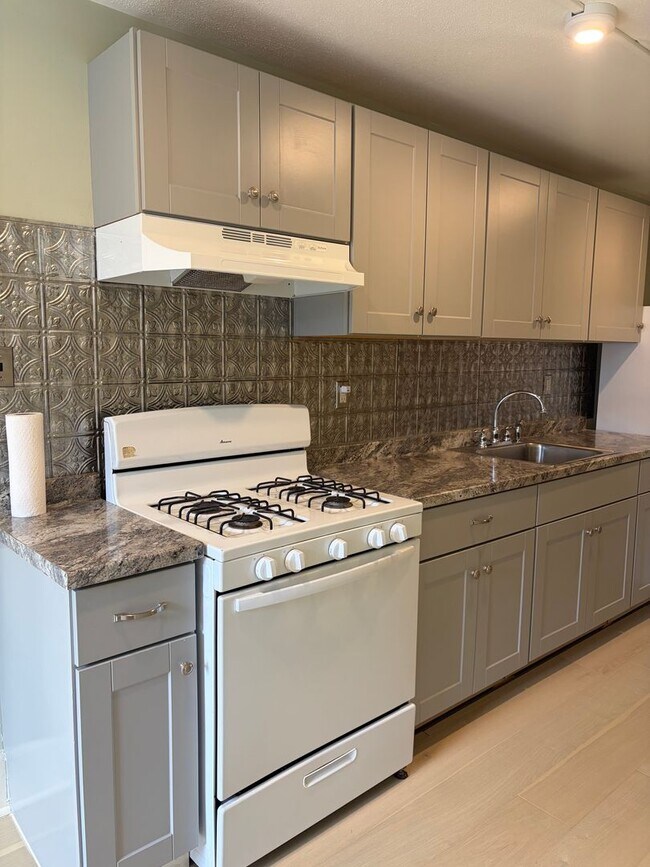 Building Photo - 49 N Main St