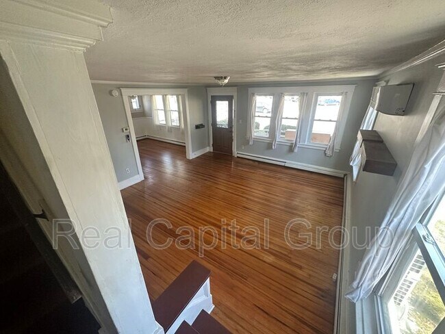 Building Photo - 376 Kenwood Ave