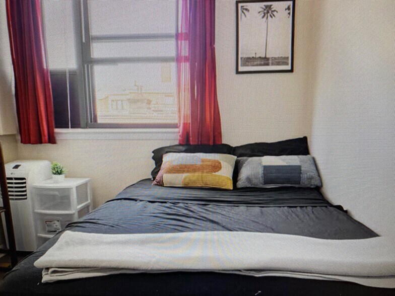 Building Photo - 300 Adams St