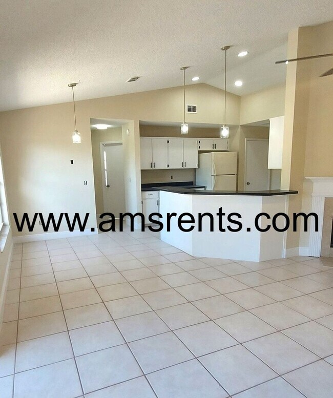 Building Photo - Spacious 4-bedroom Home in Kissimmee