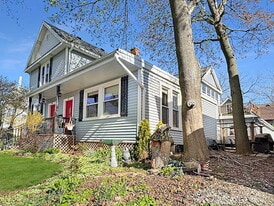 Building Photo - 142 Broadway