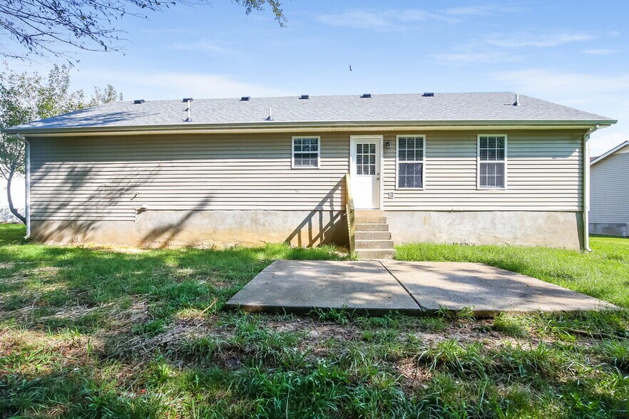Building Photo - 1585 Ridgemont Dr