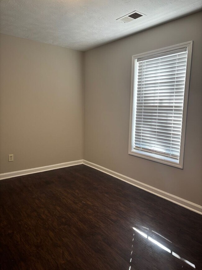 Building Photo - 00876
