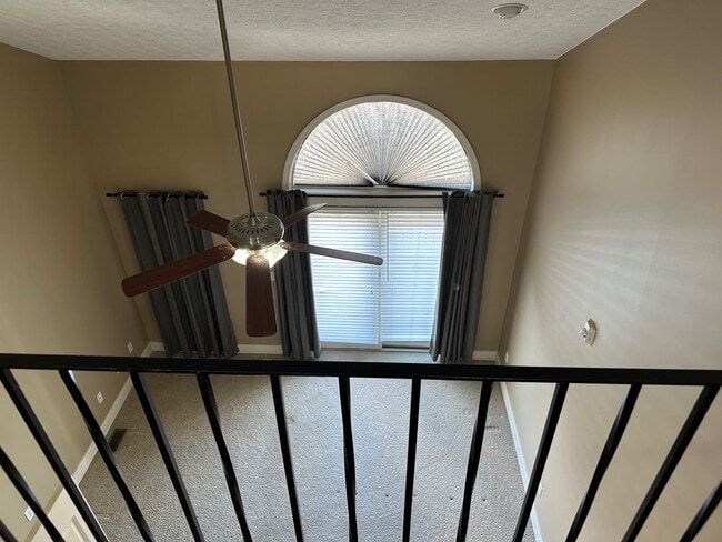 Building Photo - 2 Bedroom/2.5 Bath Townhome located in a Gated Community with a Water Front View! Available on 8/...