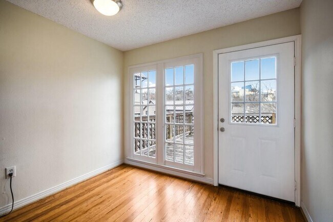 Building Photo - 609 Harthan St