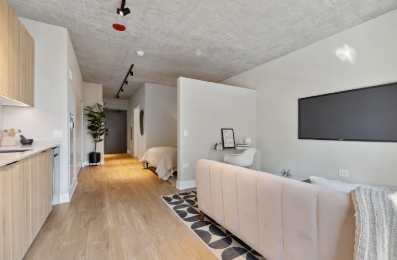 Building Photo - 1014 W Van Buren St