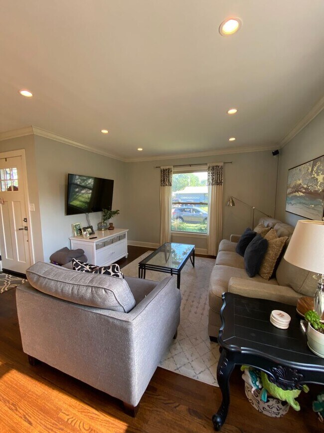 Building Photo - Darling renal in Lortondale