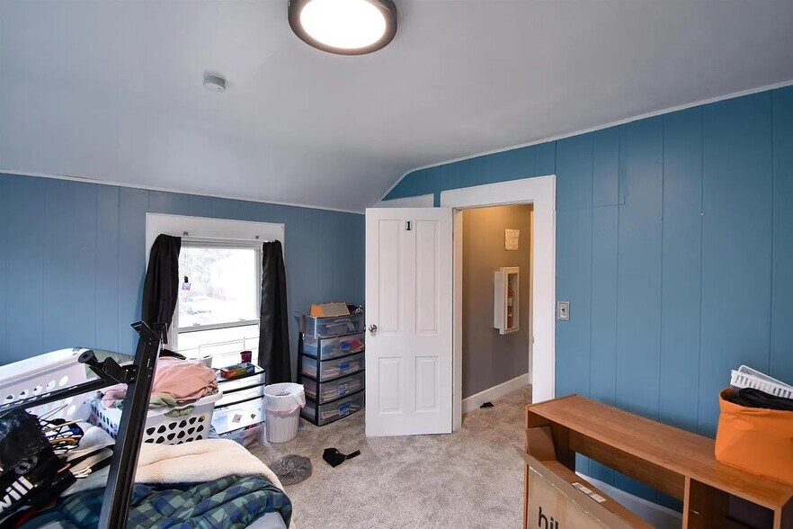 Upstairs Bedroom 2 pic - 161 17th St N