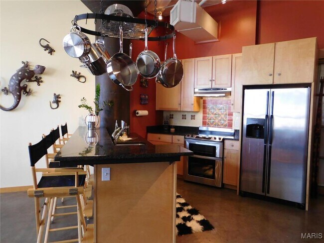 Building Photo - 701 N 15th St