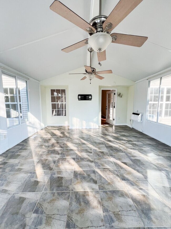 Building Photo - Beautiful Single-Family Home! Bonus Room, ...