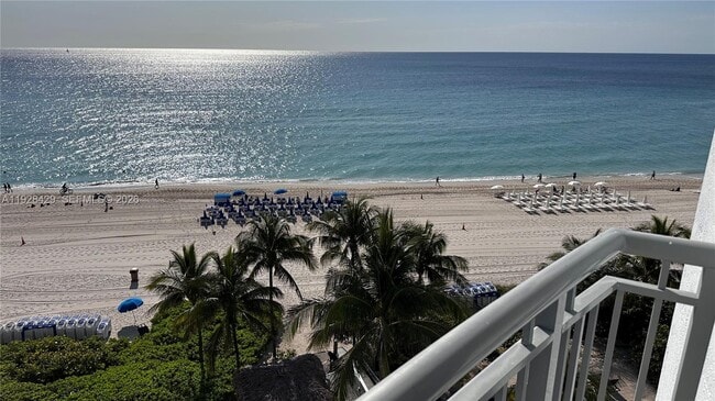 Building Photo - 17375 Collins Ave