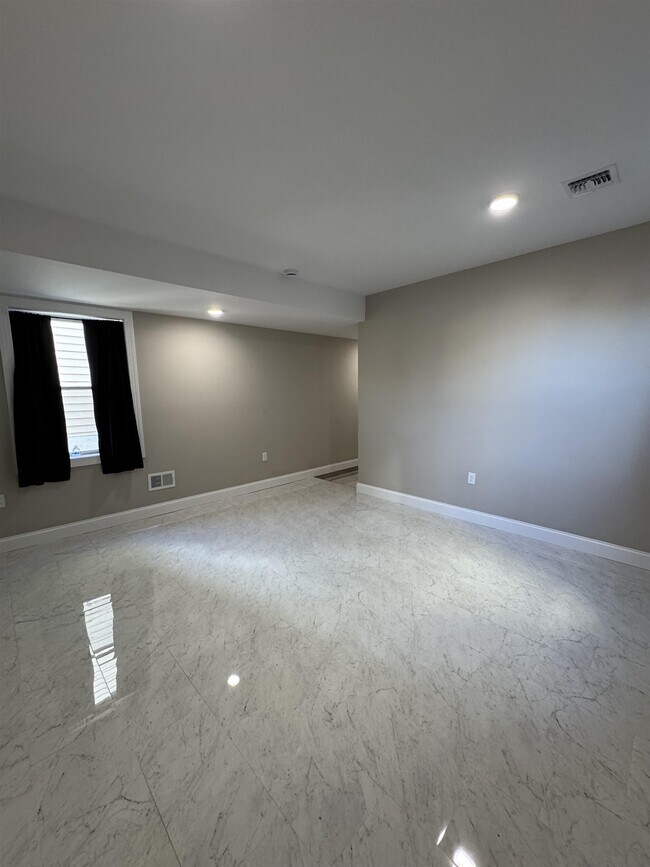 Building Photo - 515 Walnut St