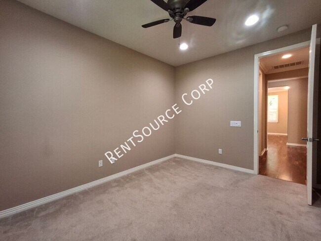 Building Photo - 27046 Maple Tree Ct