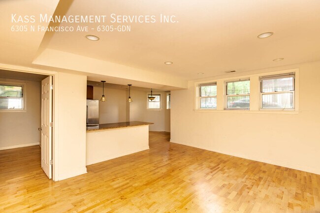 Building Photo - 6305 N Francisco Ave