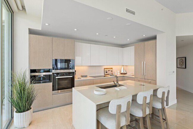 Building Photo - 3100 N Ocean Dr