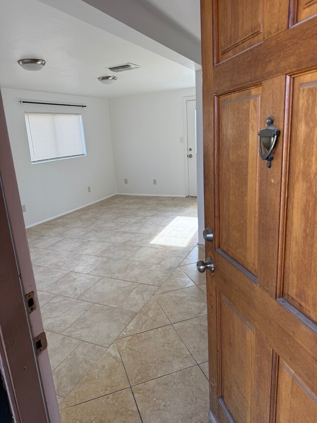 Building Photo - 7234 E Beverly Dr