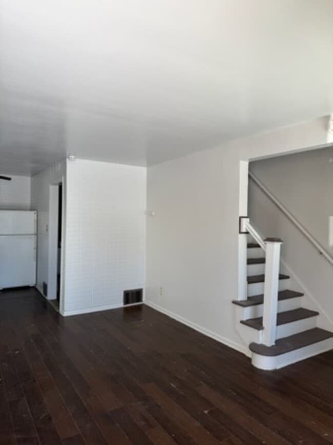 Building Photo - Charming 3-Bedroom Property in Prime Location