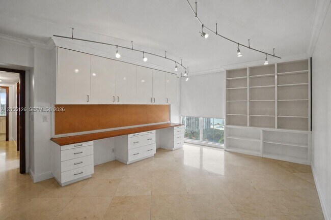 Building Photo - 19355 Turnberry Way