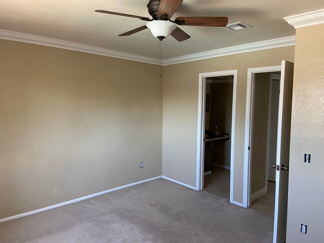 Master Bed - 918 S Mountain Ave