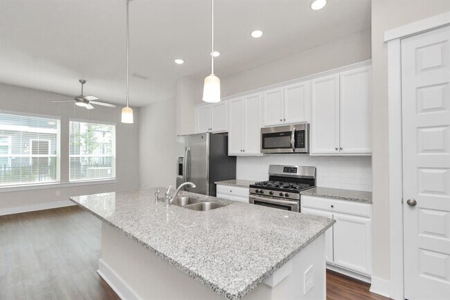 Building Photo - 716 Strawberry Pines Ct