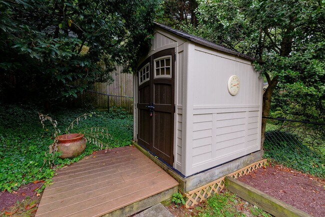 Building Photo - Furnished, Detached Home in Bethesda Alta ...