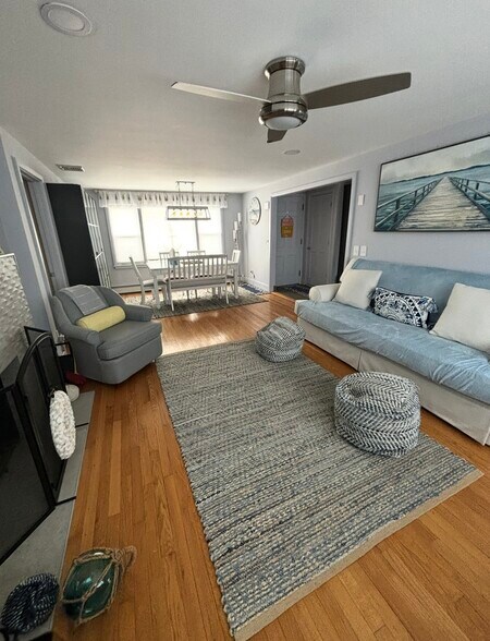 Building Photo - 31 Coggeshall Ave