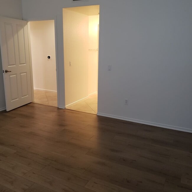 Building Photo - Awesome Home Awesome area 2bed w/ bonus ro...