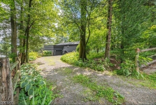 Building Photo - 523 Upper Highland Lakes Dr