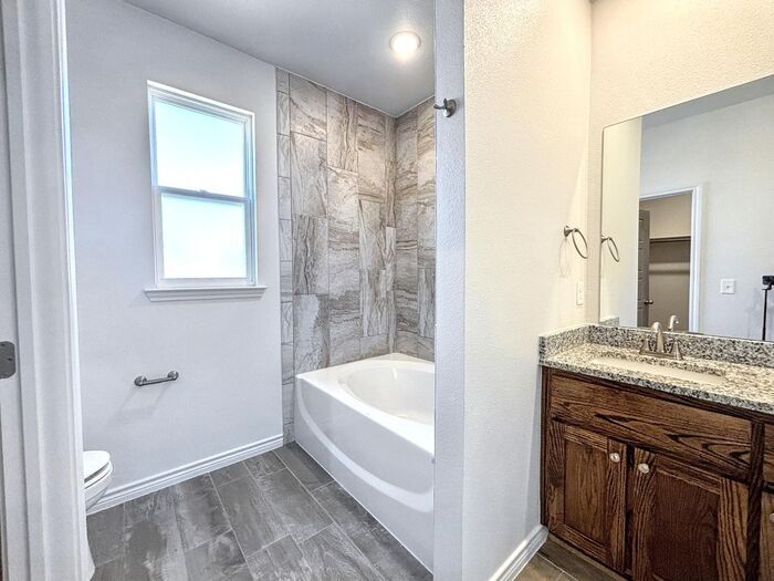 Building Photo - 722 Freedom Cir