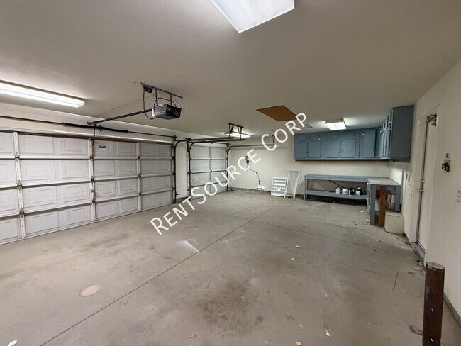 Building Photo - 38758 Almador Ct