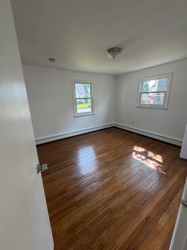 Building Photo - 98 Craske St
